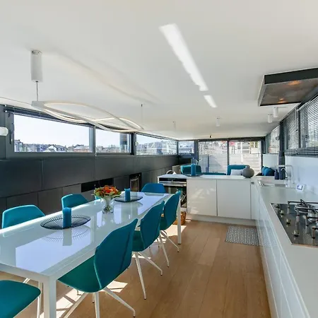 Peniche De Prestige A Avec Vue Sur La Citadelle - A L'abordage - By Voyages Copine Bådhotel