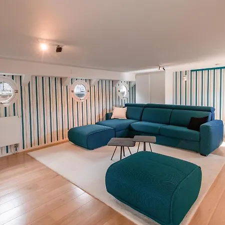 Peniche De Prestige A Avec Vue Sur La Citadelle - A L'abordage - By Voyages Copine Botel Namen