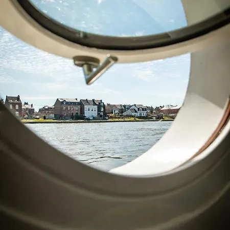 Peniche De Prestige A Avec Vue Sur La Citadelle - A L'abordage - By Voyages Copine *