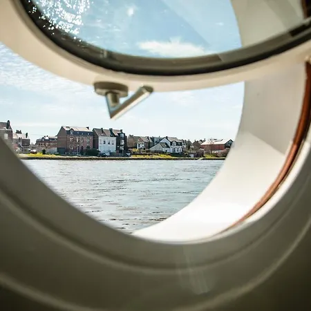 Botel Peniche De Prestige A Avec Vue Sur La Citadelle - A L'abordage - By Voyages Copine