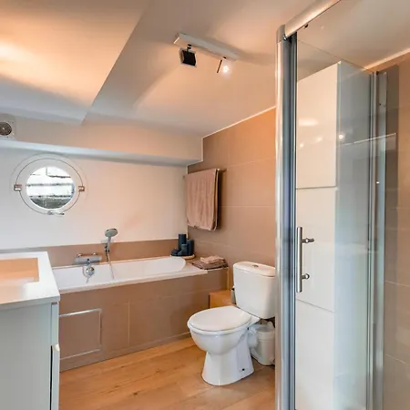 Peniche De Prestige A Avec Vue Sur La Citadelle - A L'abordage - By Voyages Copine Namen