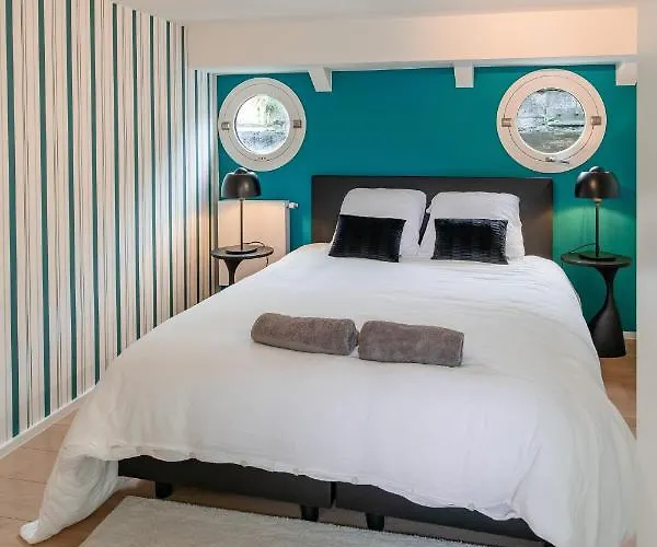 Peniche De Prestige A Avec Vue Sur La Citadelle - A L'abordage - By Voyages Copine *