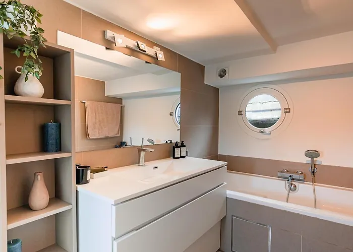 Peniche De Prestige A Avec Vue Sur La Citadelle - A L'abordage - By Voyages Copine * Namur