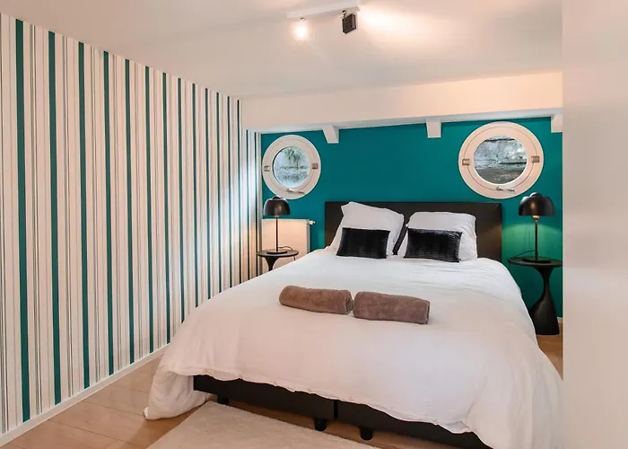 Peniche De Prestige A Avec Vue Sur La Citadelle - A L'abordage - By Voyages Copine 船屋 *