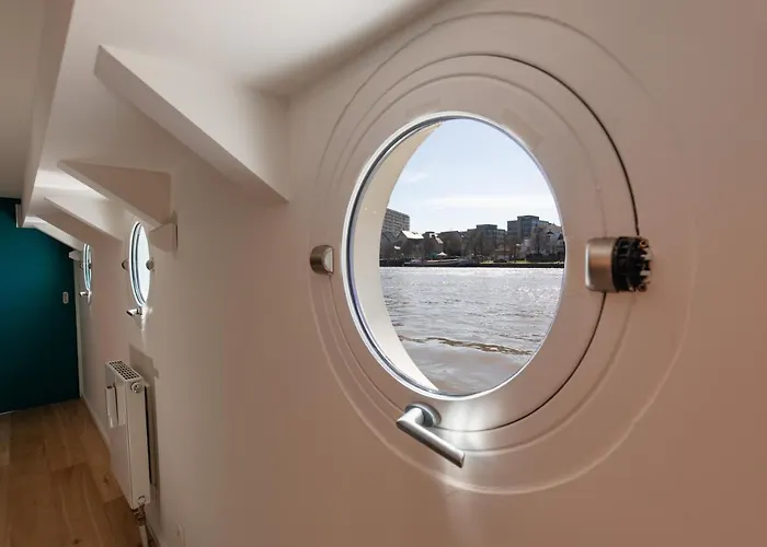 Peniche De Prestige A Avec Vue Sur La Citadelle - A L'abordage - By Voyages Copine Tekne