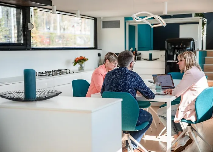 Peniche De Prestige A Avec Vue Sur La Citadelle - A L'abordage - By Voyages Copine *