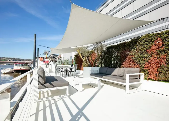 Peniche De Prestige A Avec Vue Sur La Citadelle - A L'abordage - By Voyages Copine *