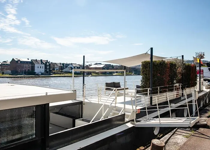 Peniche De Prestige A Avec Vue Sur La Citadelle - A L'abordage - By Voyages Copine *