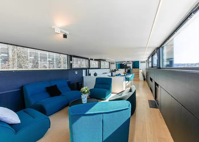 Peniche De Prestige A Avec Vue Sur La Citadelle - A L'abordage - By Voyages Copine